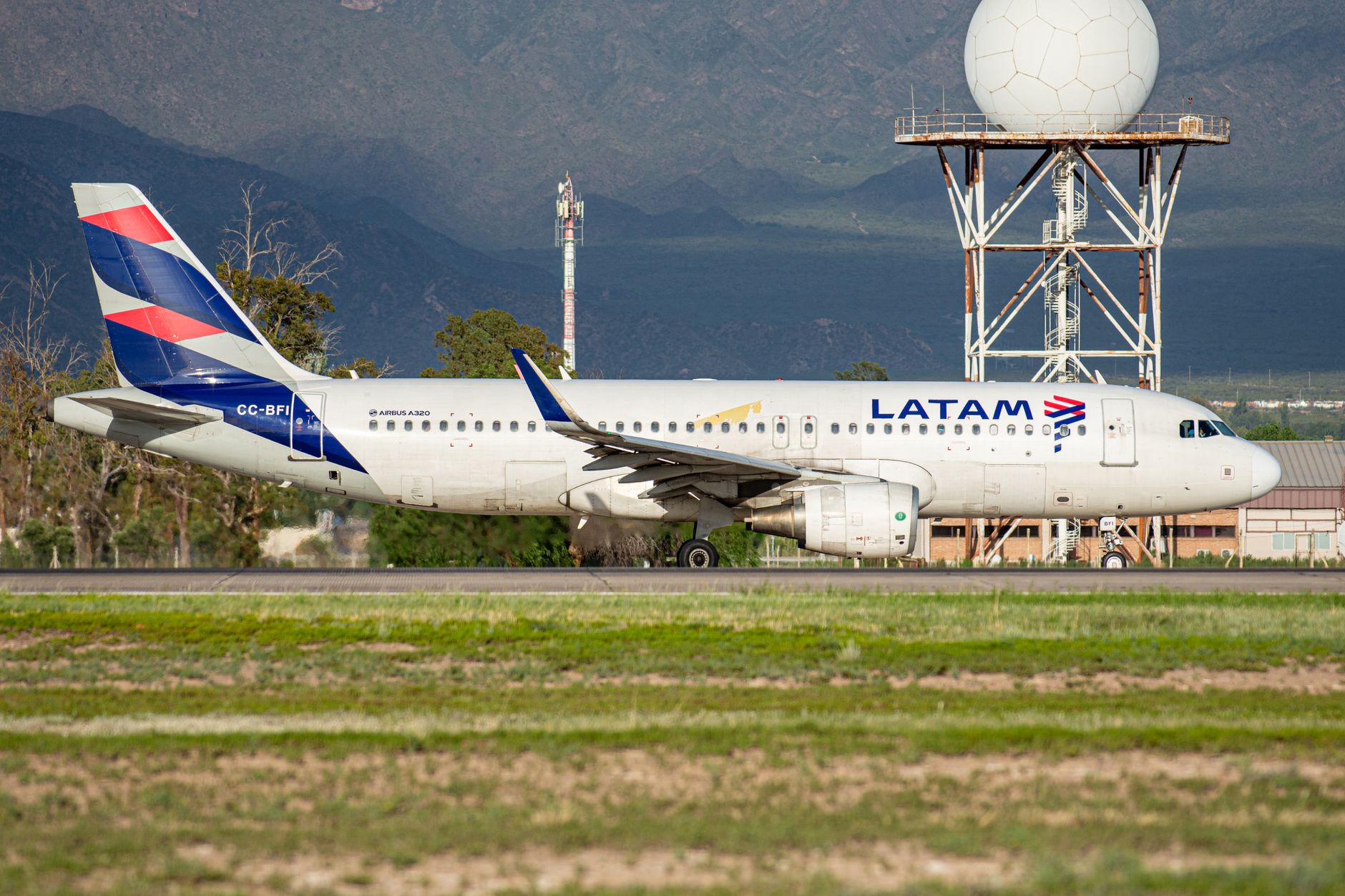 LATAM Airlines Chile (2026 Guide)
