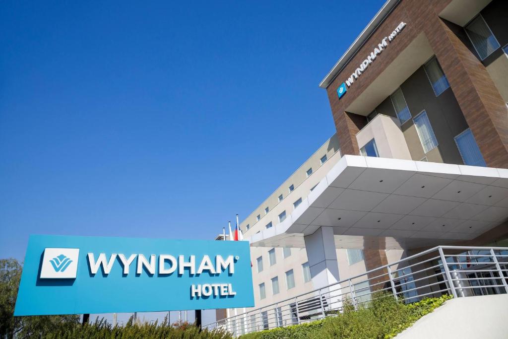 Santiago Chile hotel Wyndham Santiago Aeropuerto